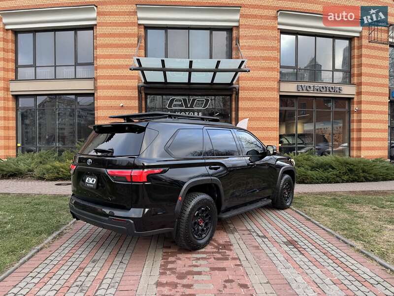 Внедорожник / Кроссовер Toyota Sequoia 2023 в Киеве