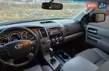 Позашляховик / Кросовер Toyota Sequoia 2010 в Львові