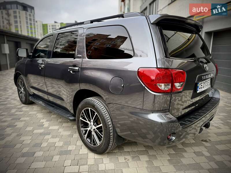 Внедорожник / Кроссовер Toyota Sequoia 2015 в Ивано-Франковске