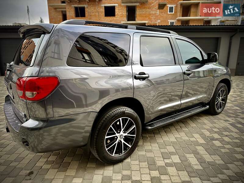 Внедорожник / Кроссовер Toyota Sequoia 2015 в Ивано-Франковске