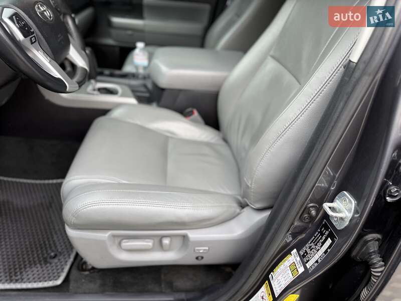 Внедорожник / Кроссовер Toyota Sequoia 2015 в Ивано-Франковске