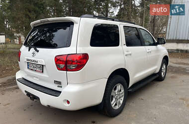 Позашляховик / Кросовер Toyota Sequoia 2014 в 