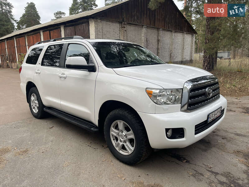 Позашляховик / Кросовер Toyota Sequoia 2014 в 