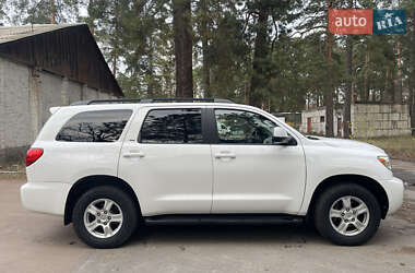 Позашляховик / Кросовер Toyota Sequoia 2014 в 