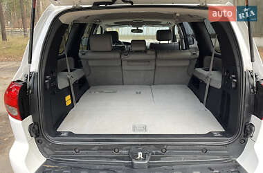 Позашляховик / Кросовер Toyota Sequoia 2014 в 