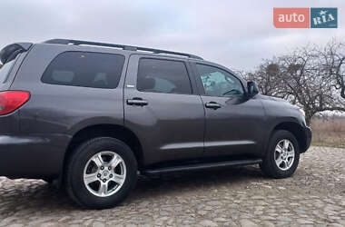 Внедорожник / Кроссовер Toyota Sequoia 2014 в Покровском