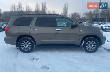 Внедорожник / Кроссовер Toyota Sequoia 2016 в Днепре