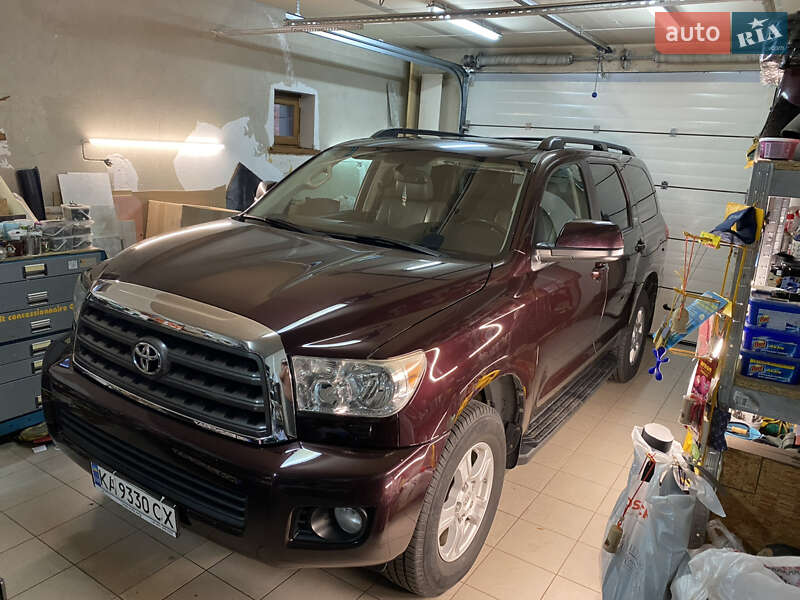 Внедорожник / Кроссовер Toyota Sequoia 2012 в Киеве