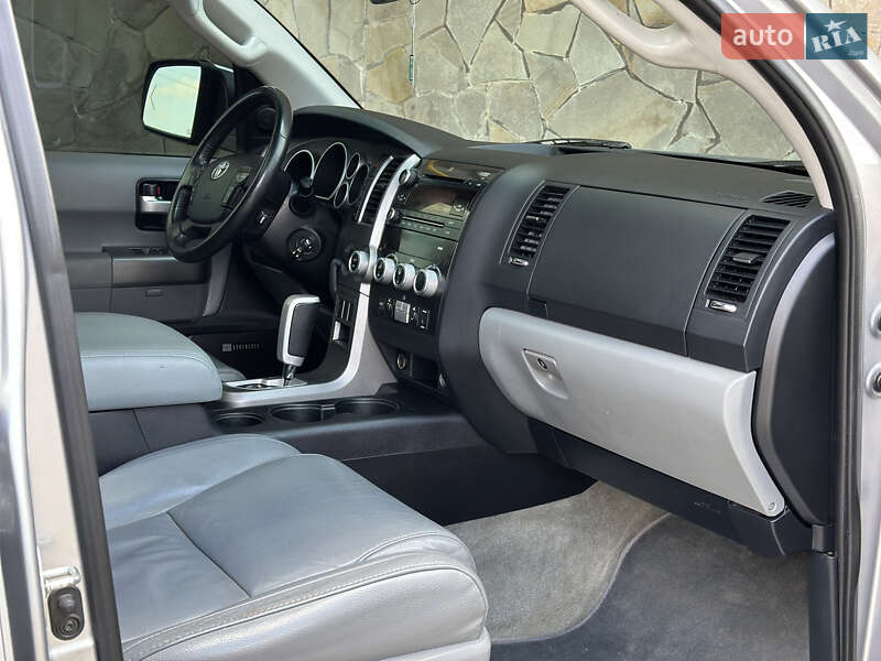 Позашляховик / Кросовер Toyota Sequoia 2009 в Надвірній