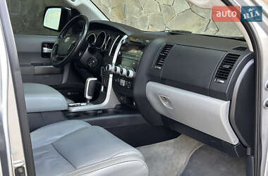 Внедорожник / Кроссовер Toyota Sequoia 2010 в Надворной