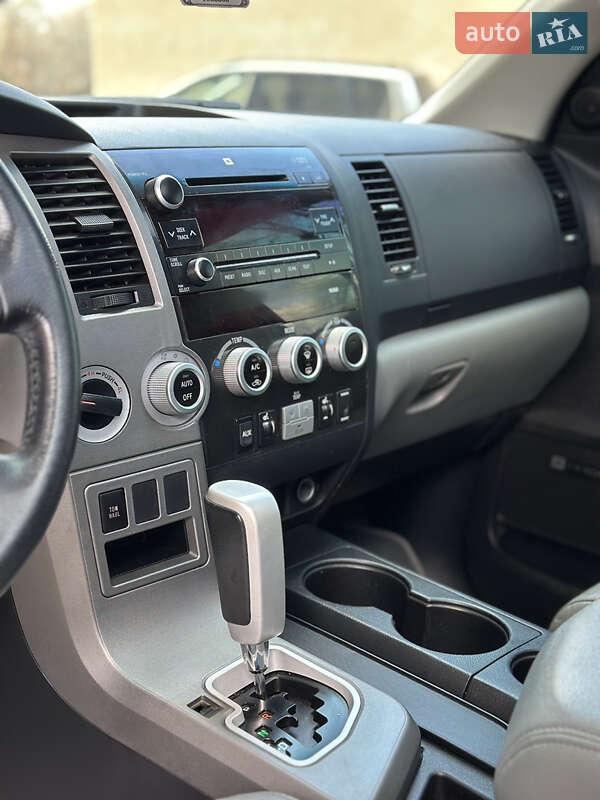 Позашляховик / Кросовер Toyota Sequoia 2009 в Надвірній