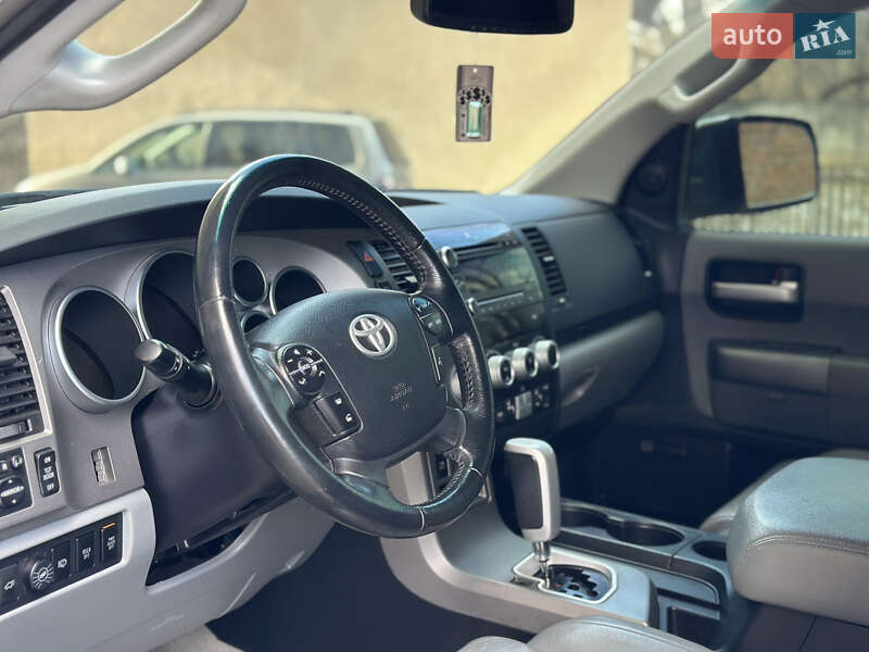 Позашляховик / Кросовер Toyota Sequoia 2009 в Надвірній