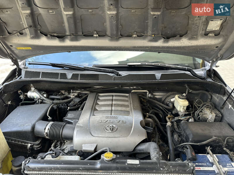 Позашляховик / Кросовер Toyota Sequoia 2009 в Надвірній