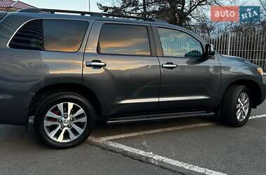 Внедорожник / Кроссовер Toyota Sequoia 2015 в 