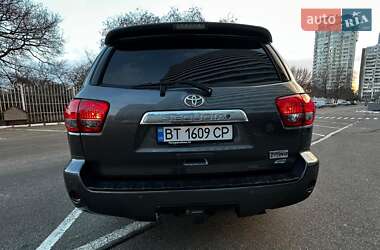 Внедорожник / Кроссовер Toyota Sequoia 2015 в 
