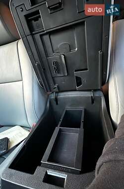 Внедорожник / Кроссовер Toyota Sequoia 2015 в 