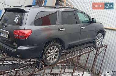 Внедорожник / Кроссовер Toyota Sequoia 2015 в 