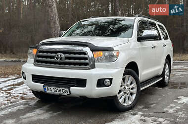 Внедорожник / Кроссовер Toyota Sequoia 2015 в Киеве