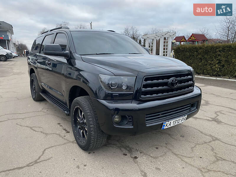 Внедорожник / Кроссовер Toyota Sequoia 2012 в Киеве