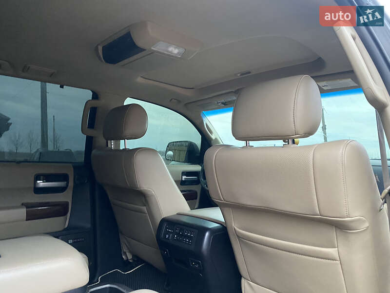 Внедорожник / Кроссовер Toyota Sequoia 2012 в Киеве