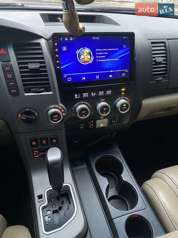 Внедорожник / Кроссовер Toyota Sequoia 2012 в Киеве
