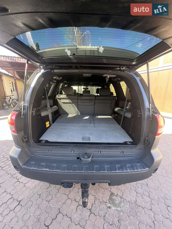 Позашляховик / Кросовер Toyota Sequoia 2011 в Києві