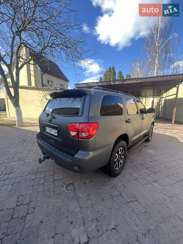Позашляховик / Кросовер Toyota Sequoia 2011 в Києві