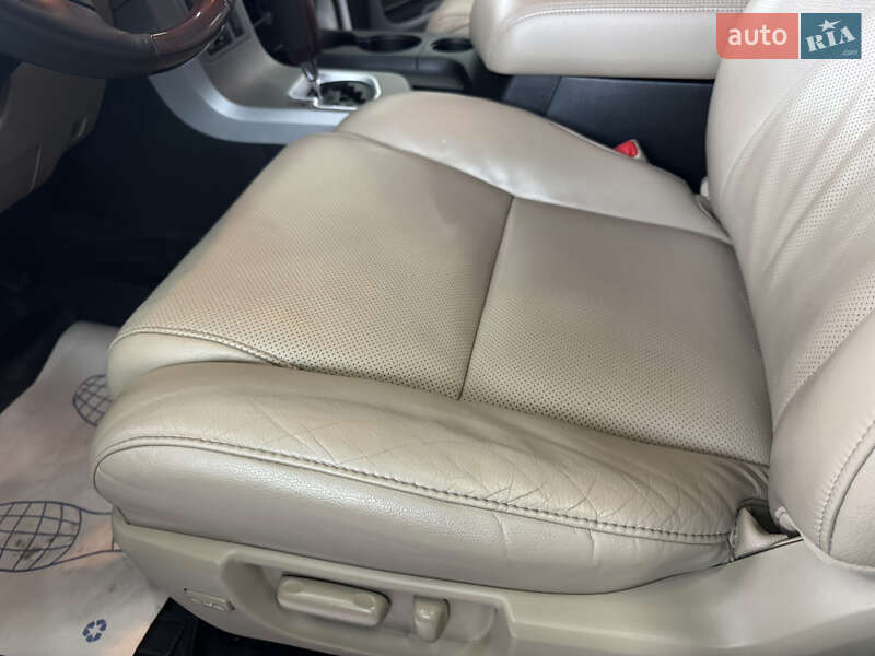 Позашляховик / Кросовер Toyota Sequoia 2013 в Києві