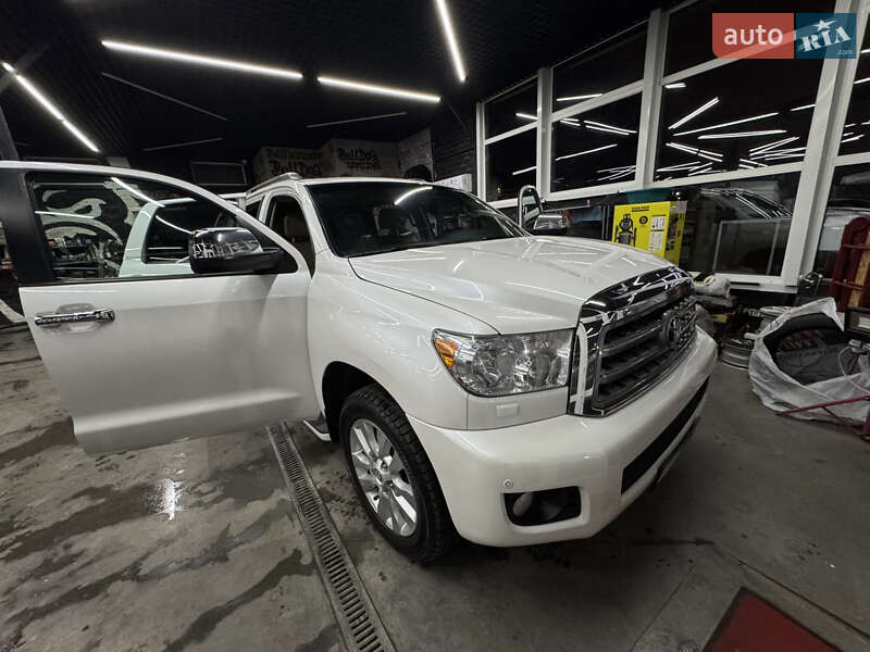 Позашляховик / Кросовер Toyota Sequoia 2013 в Києві