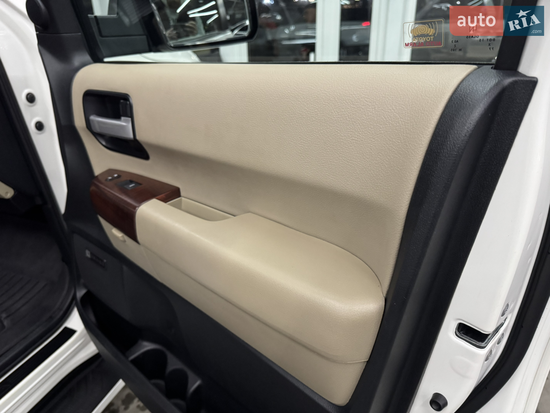 2013 Toyota Sequoia - мініатюра 32