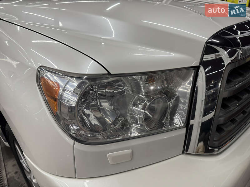 Позашляховик / Кросовер Toyota Sequoia 2013 в Києві