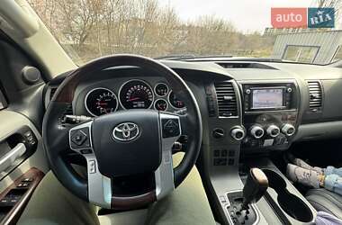 Внедорожник / Кроссовер Toyota Sequoia 2015 в 