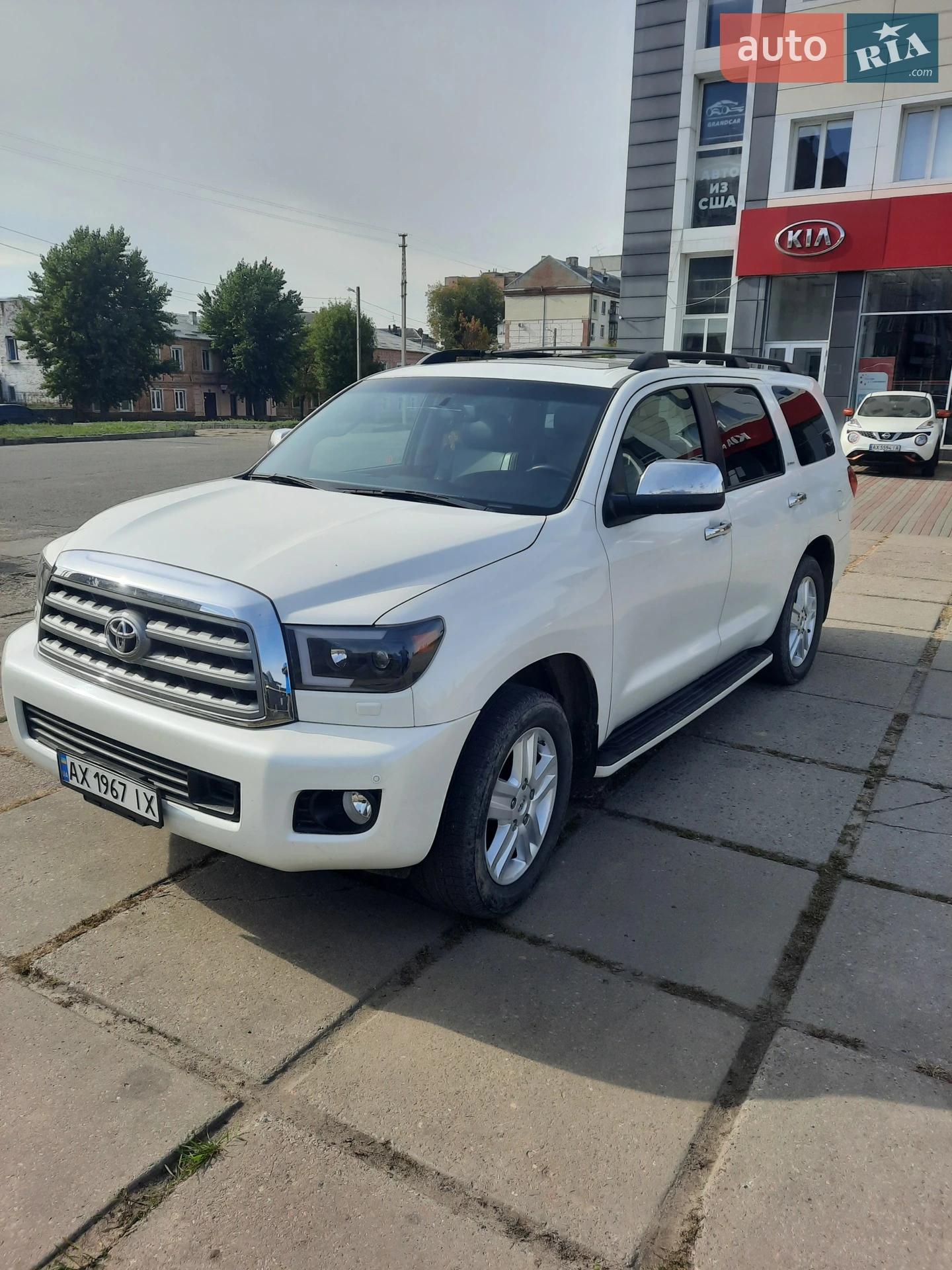 2010 Toyota Sequoia - фото 1