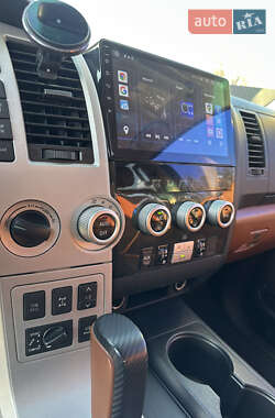 Внедорожник / Кроссовер Toyota Sequoia 2008 в 