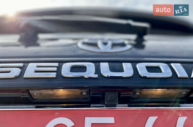 Внедорожник / Кроссовер Toyota Sequoia 2019 в 