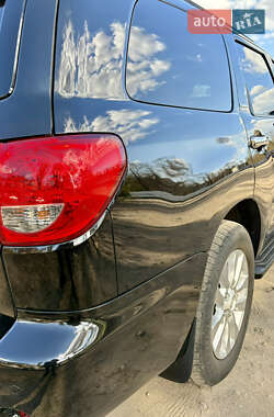Внедорожник / Кроссовер Toyota Sequoia 2011 в 