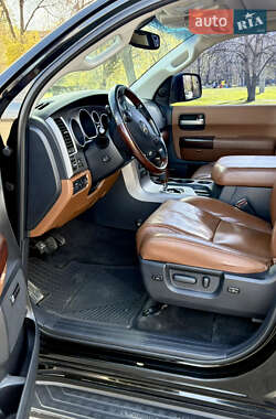 Внедорожник / Кроссовер Toyota Sequoia 2011 в 