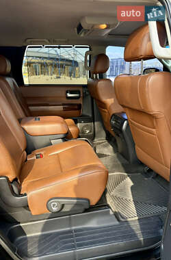 Внедорожник / Кроссовер Toyota Sequoia 2011 в 