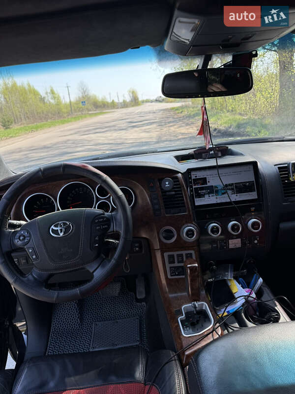 Внедорожник / Кроссовер Toyota Sequoia 2008 в Луцке