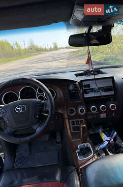 Внедорожник / Кроссовер Toyota Sequoia 2008 в 
