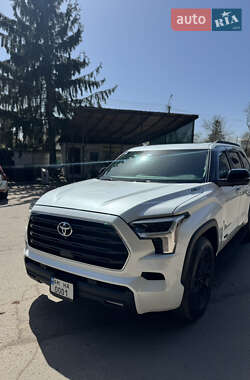 Позашляховик / Кросовер Toyota Sequoia 2023 в 