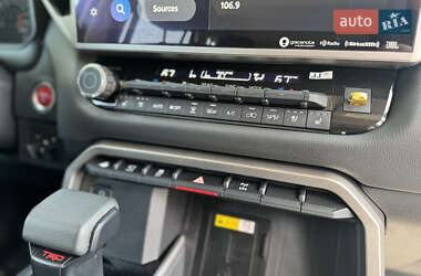Позашляховик / Кросовер Toyota Sequoia 2023 в 