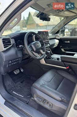 Позашляховик / Кросовер Toyota Sequoia 2023 в 