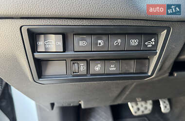 Позашляховик / Кросовер Toyota Sequoia 2023 в 