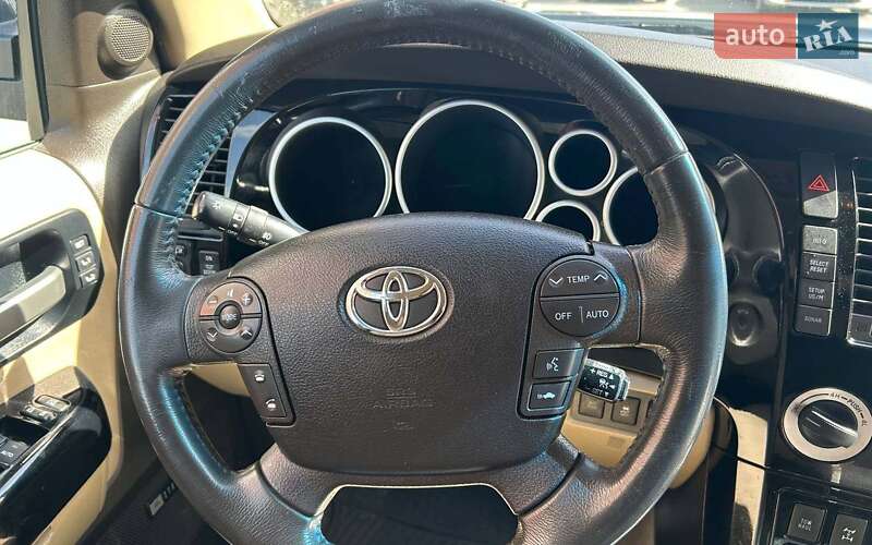 Внедорожник / Кроссовер Toyota Sequoia 2008 в Черновцах