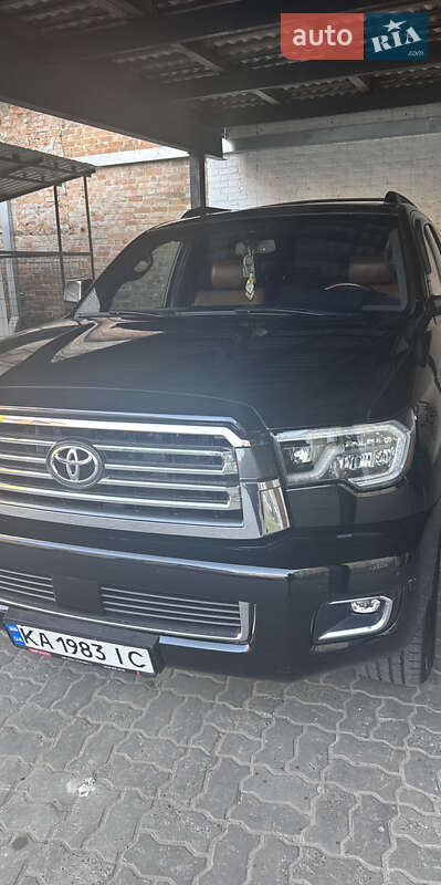 Позашляховик / Кросовер Toyota Sequoia 2015 в 