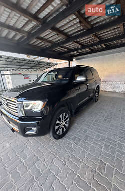 Позашляховик / Кросовер Toyota Sequoia 2015 в 