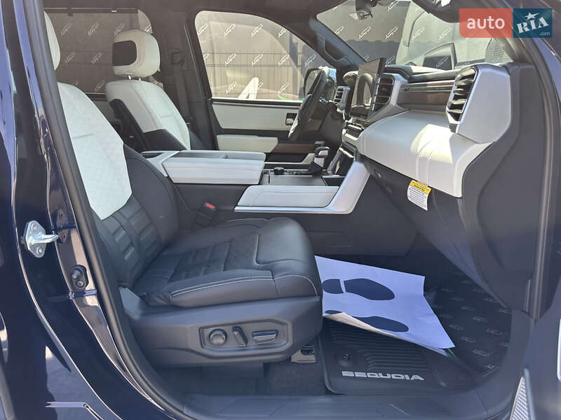 Внедорожник / Кроссовер Toyota Sequoia 2023 в Киеве