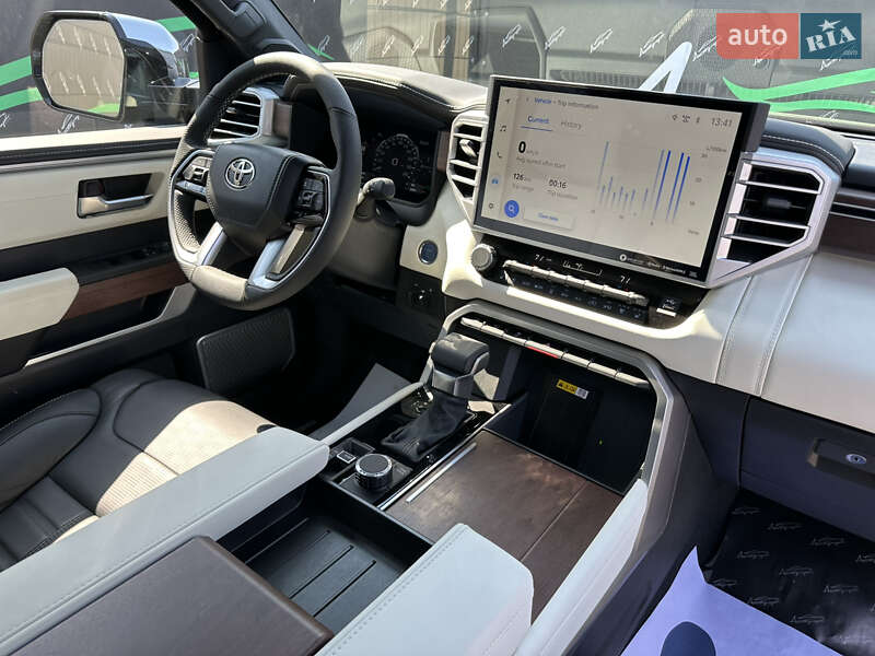 Внедорожник / Кроссовер Toyota Sequoia 2023 в Киеве