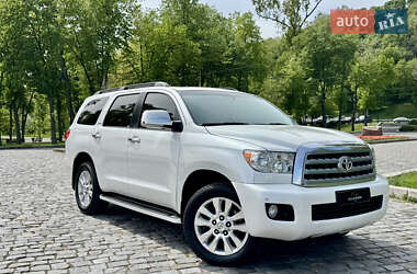 Позашляховик / Кросовер Toyota Sequoia 2011 в 